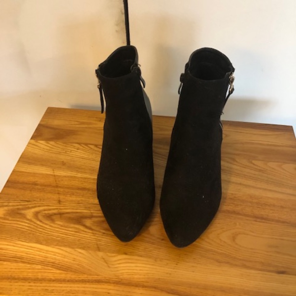 J. ADAMS ANKLE LENGTH BOOTIES